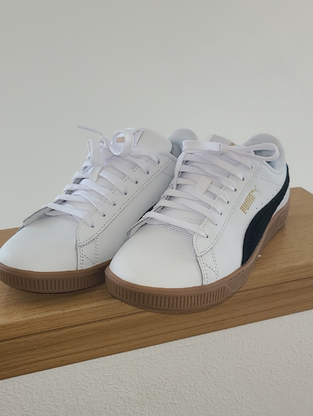 NWOB Puma White Leather Sneakers with Black Stripe and Gum Sole